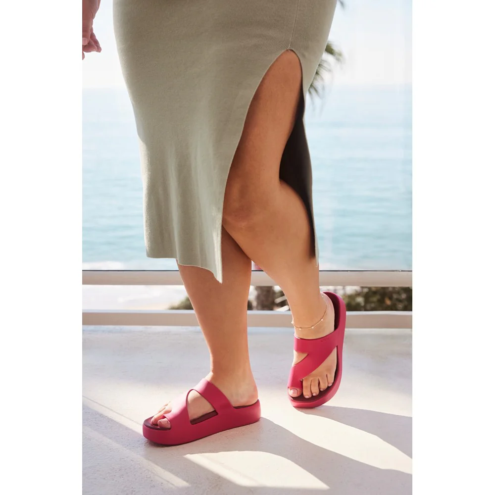 Crocs Getaway Platform Toe Loop - Image 10
