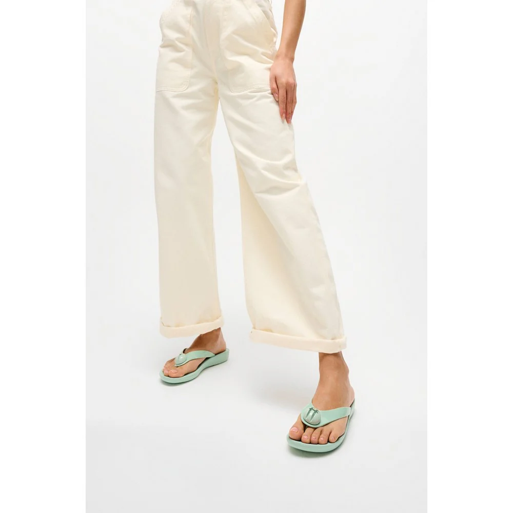Fitflop iQushion Glossy-Button Flip-Flops - Image 6